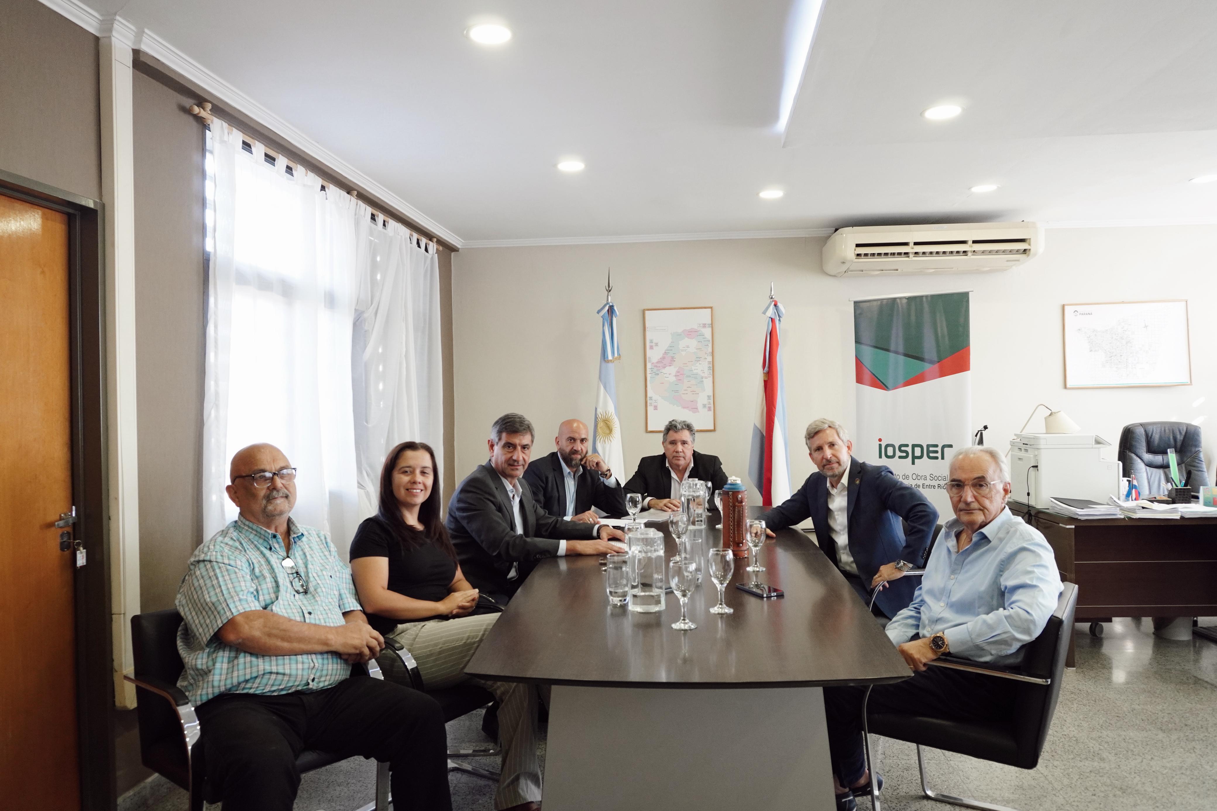 Anunciaron medidas para eliminar el cobro de plus a los afiliados del Iosper y garantizar la provisión de prótesis